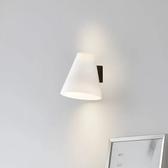 Lucande Wandlamp Timido, Glas, Wit/Zwart, Dimbaar
