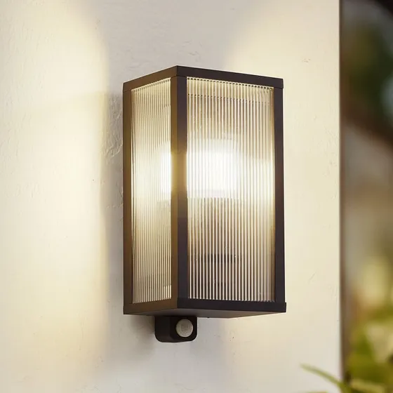 Lindby Peldar Buitenwandlamp met Bewegingssensor - Zwart - 26 cm