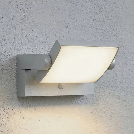 Lindby Sherin LED buitenwandlamp met sensor, lichtgrijs, draaibaar