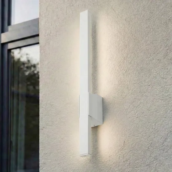 Lindby LED buiten wandlamp Sakari, wit, aluminium, 50 cm