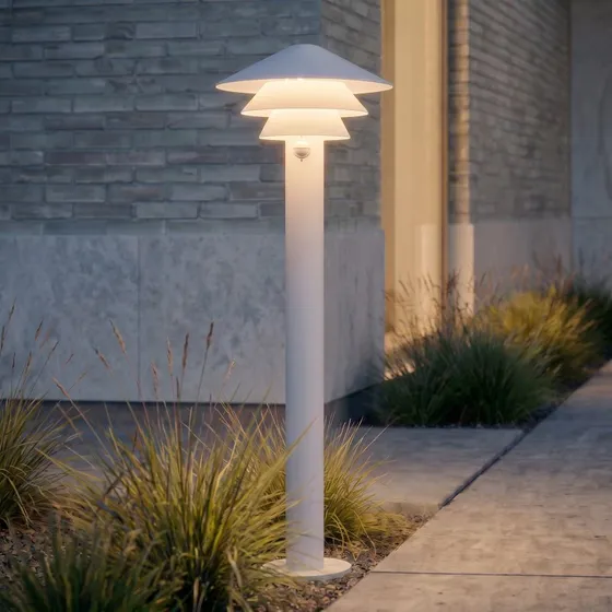 Lucande LED tuinpadverlichting Montaro, 110 cm, wit, met sensor