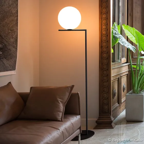 Flos IC F1 Vloerlamp Matzwart - Designer Bol - Michael Anastassiades
