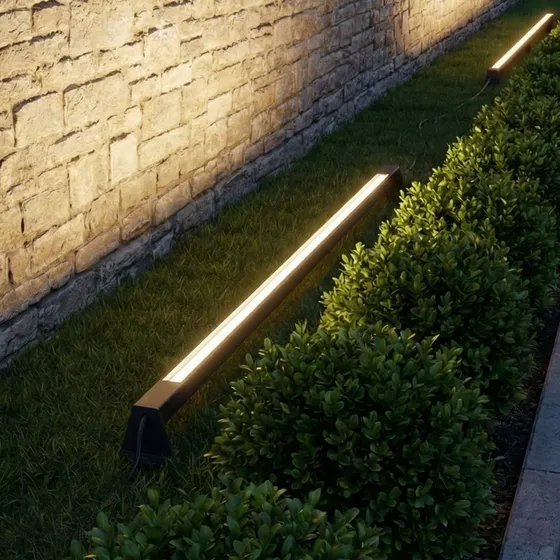 Lindby Zavio LED vloerlamp antraciet IP65 met grondpen
