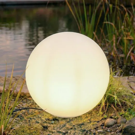 Lindby lichtbol Valyra, Ø 50 cm, IP54, Wit, met grondpen