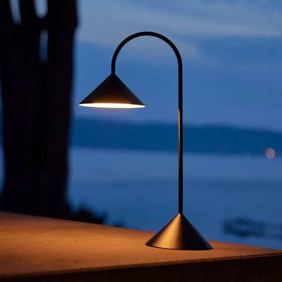 FRANDSEN Grasp LED tafellamp H47 - Zwart - Designer