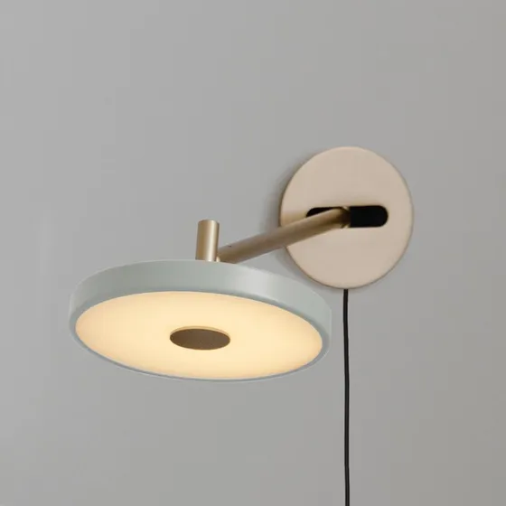 UMAGE LED wandlamp Asteria Long, olijfgroen/messing