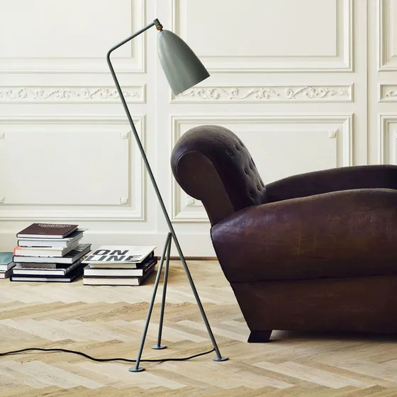 Gubi Gräshoppa vloerlamp grijs - Design iconisch driepoot