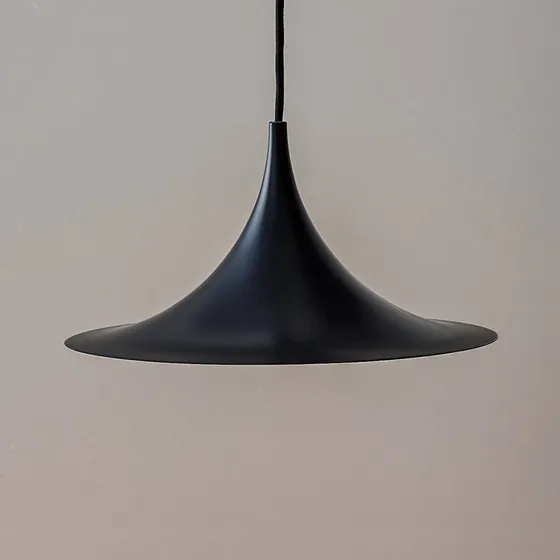 Gubi Semi Hanglamp Ø30 cm - Matzwart