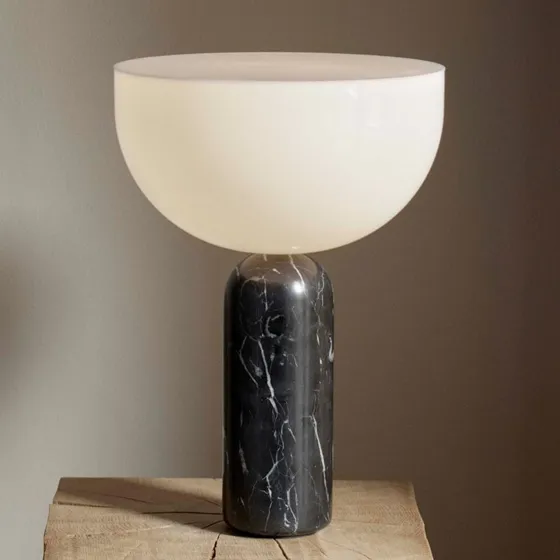 New Works Kizu Small Tafellamp - Zwart Marmer & Acryl