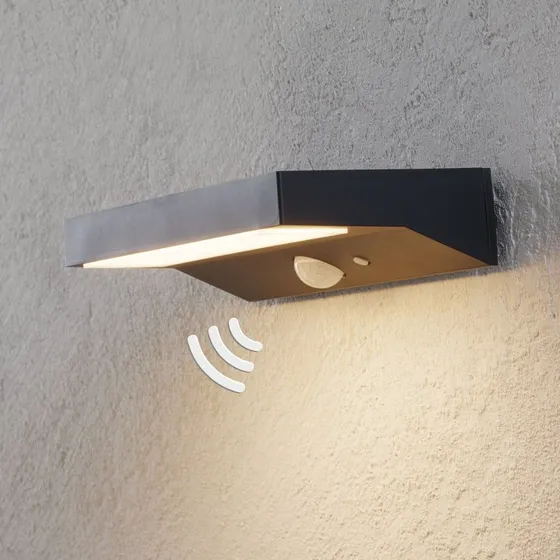 Lindby Maresia LED-zonne-buitenwandlamp, sensor, antraciet