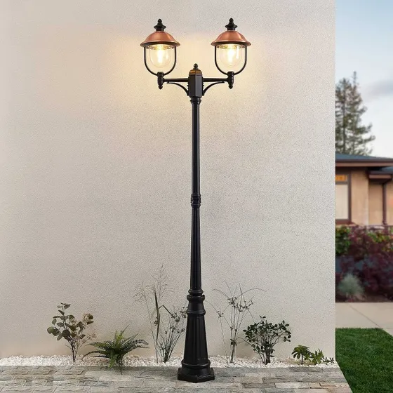 Lindby buitenlamp Clint, 225cm, 2-lamps, koper/zwart, zeewaterbestendig