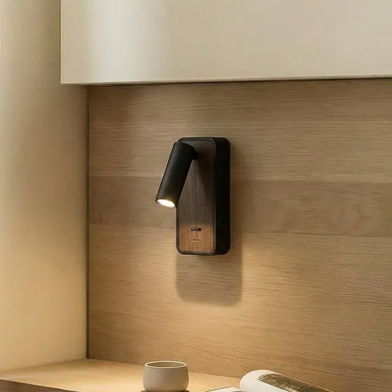 Lindby LED wandlamp Tallis, zwart, met USB-C en beweegbare spot
