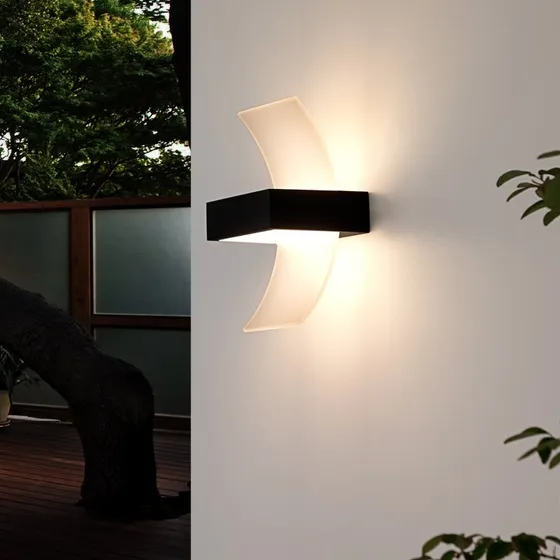 Lucande Skadi LED-buitenwandlamp - Antraciet - Gebogen Design