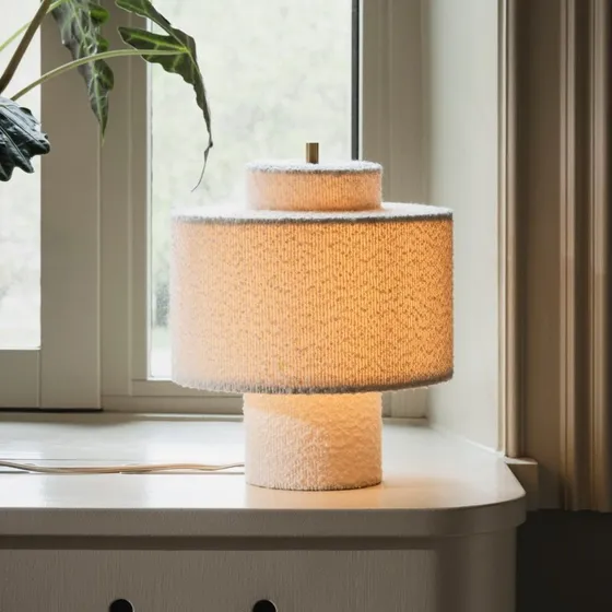 Globen Lighting Noah tafellamp - Wit bouclé - 31 cm
