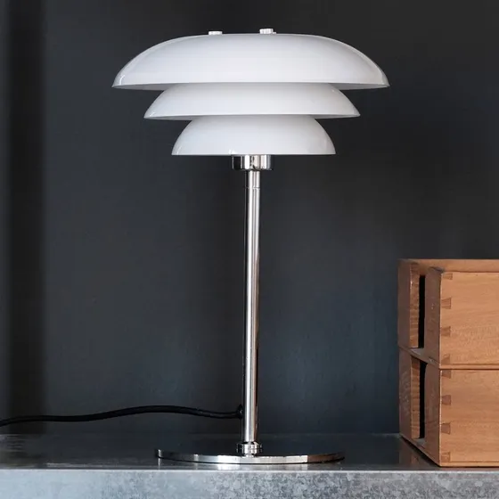 Dyberg Larsen DL20 Tafellamp - Opaalglas & Chroom
