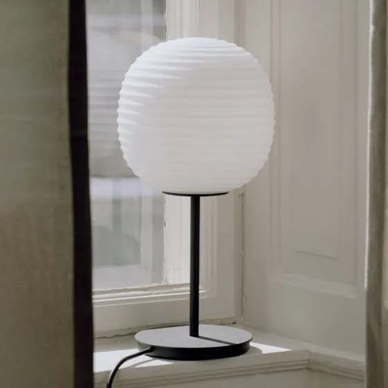 New Works Lantern Tafellamp - Opaalglas - 40cm