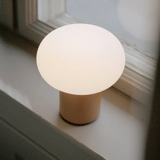 New Works Karl-Johan Portable Tafellamp IP65 - Okergeel