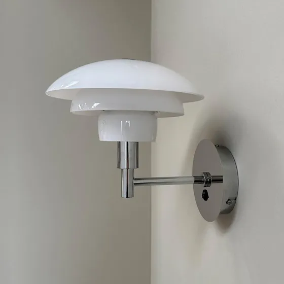 Dyberg Larsen Wandlamp Morph, Opaal/Chroom, 21 cm