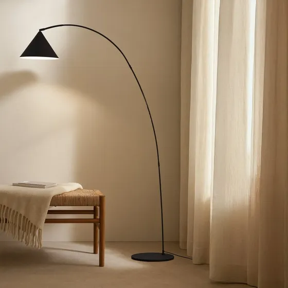 Lindby Booglamp Triangolo - Zwart - 195 cm - Metaal