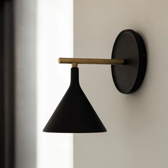 Audo Copenhagen Cast Sconce wandlamp - Zwart - IP44