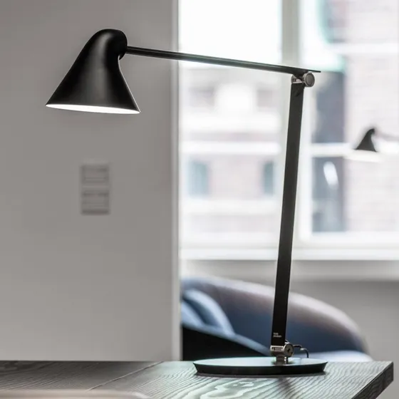 Louis Poulsen NJP Tafellamp Zwart - Design lamp met voet