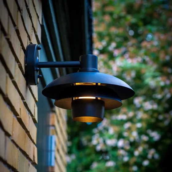 Dyberg Larsen Morph buitenwandlamp Ø24 zwart