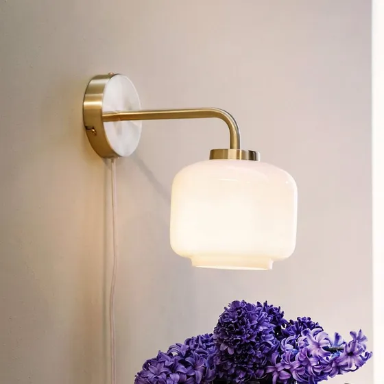 Dyberg Larsen Arp Wandlamp Ø15 - Opaalglas & Messing