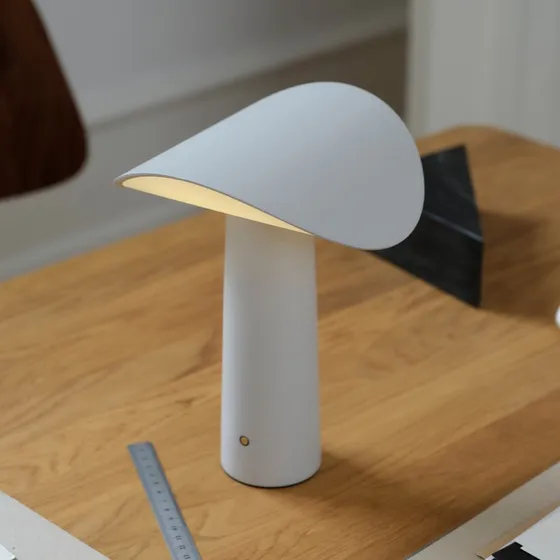 Gejst Lium LED-tafellamp - Warmgrijs - Draagbaar
