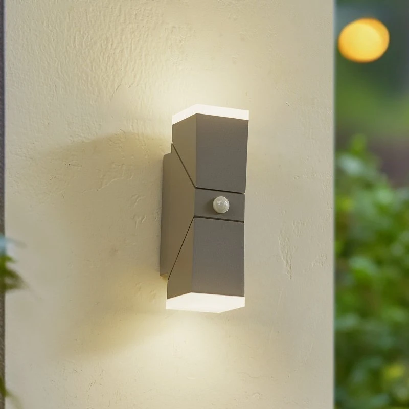 Lindby Sally LED buitenwandlamp met bewegingssensor, grijs, 22 cm
