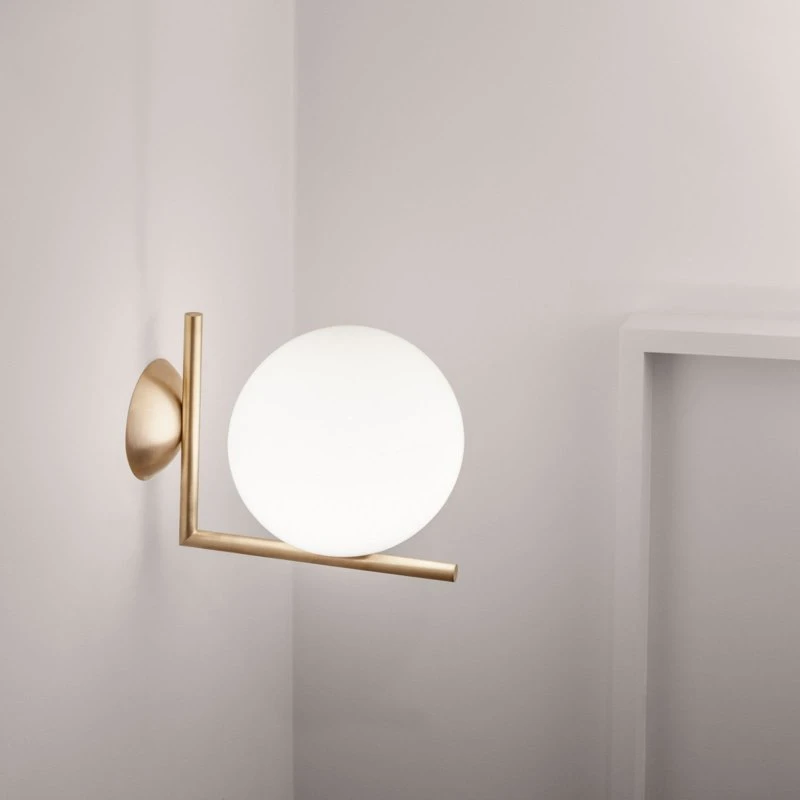 Flos IC C/W1 Wandlamp - Geborsteld Messing & Opaalglas