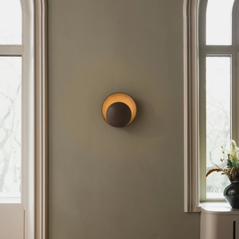 Globen Lighting Orbit wandlamp, bruin, Ø 30 cm