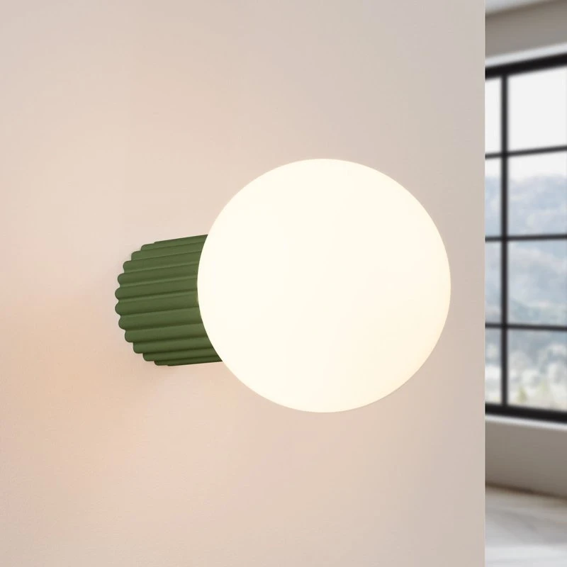 SOLLUX LIGHTING wandlamp ORBI, olijfgroen, glas/metaal, Ø 12 cm