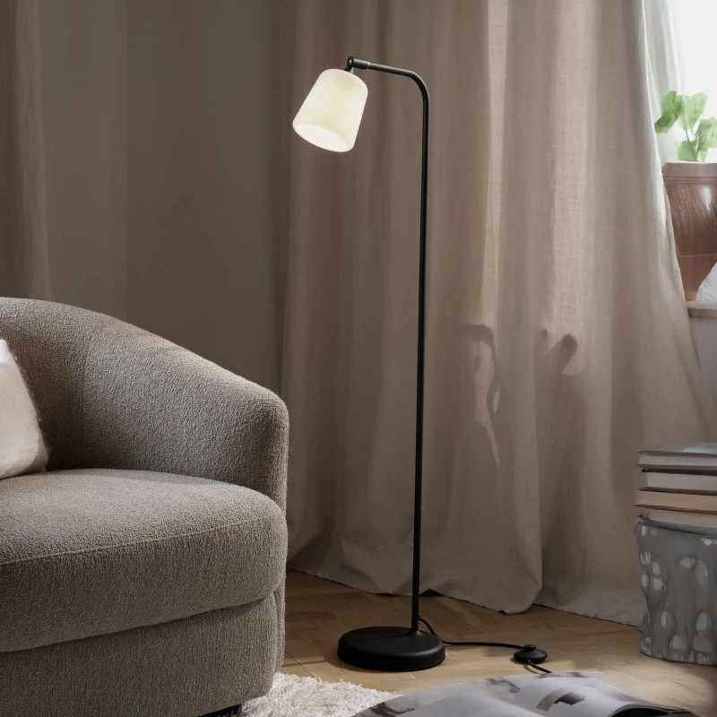 New Works Material Vloerlamp - Opaalglas - 125 cm