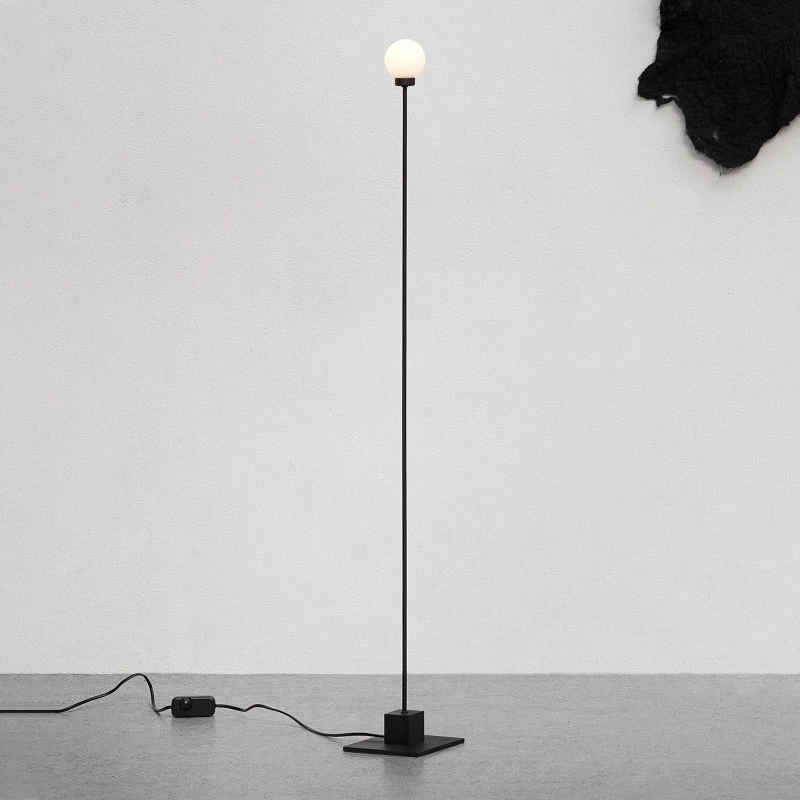 Northern Snowball D8 vloerlamp - Zwart - Matglas