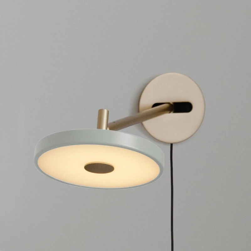 UMAGE LED wandlamp Asteria Long, olijfgroen/messing