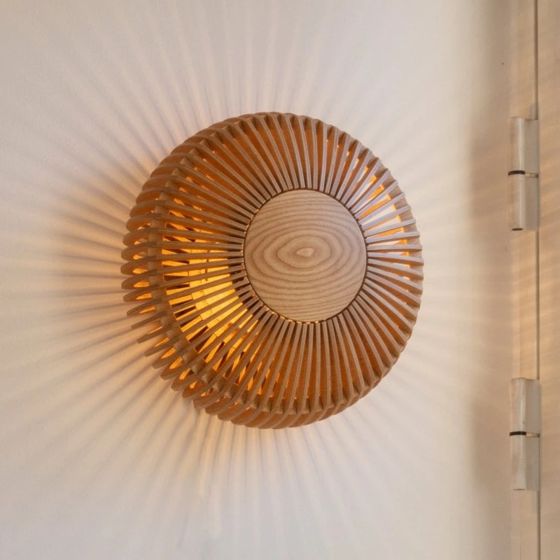UMAGE Clava Up Wandlamp - Licht Eikenhout - Ø 49 cm