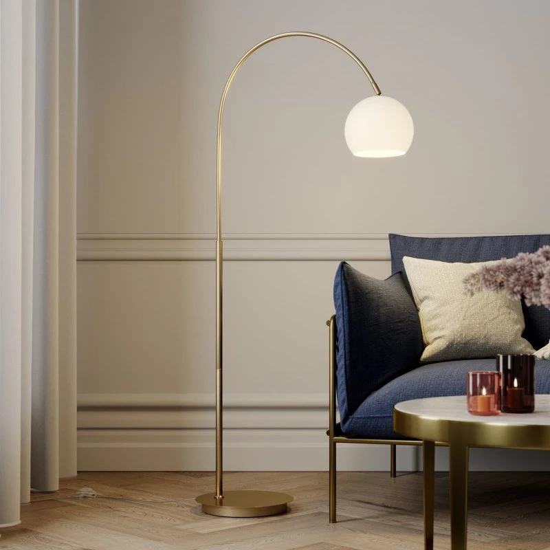 Lindby Booglamp Cynthia - Messing/Opaalglas - 140 cm