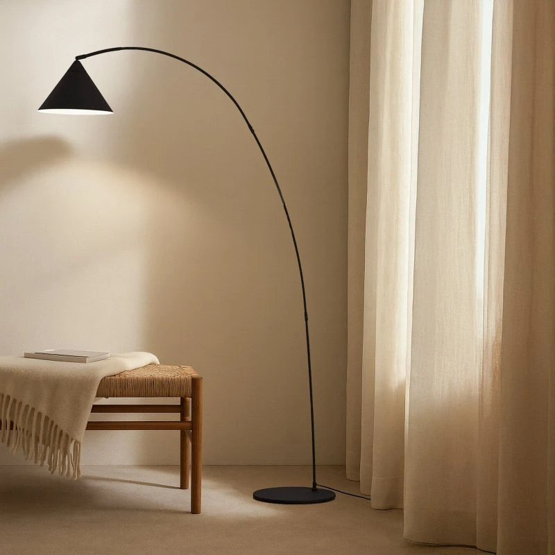 Lindby Booglamp Triangolo - Zwart - 195 cm - Metaal